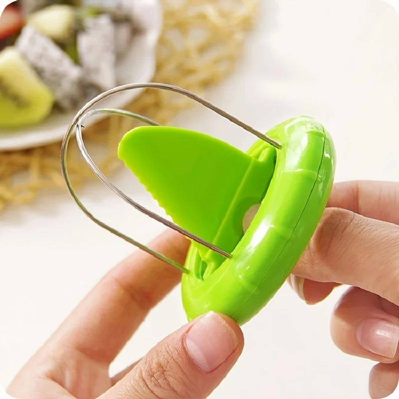 2-in-1 Kiwi Cutter & Scoop Tool