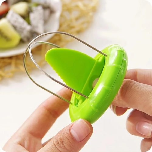 2-in-1 Kiwi Cutter & Scoop Tool
